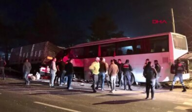 Konya’da Tıp Otobüsü TIR’a Geriden Çarptı: 4 Yaralı