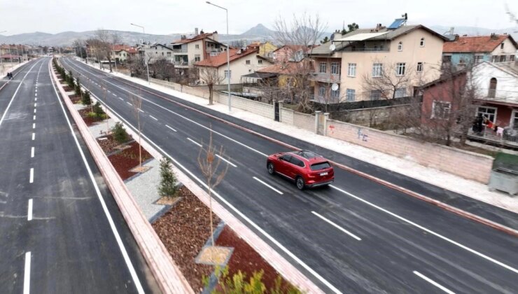 Konya Büyükşehir Belediye Lideri Uğur İbrahim Altay, Necmettin Erbakan Caddesi’nin üçüncü etabını trafiğe açtı