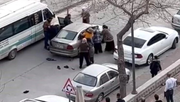 Konya’da Bayanlar Arabadaki Şahıslarla Hengame Etti