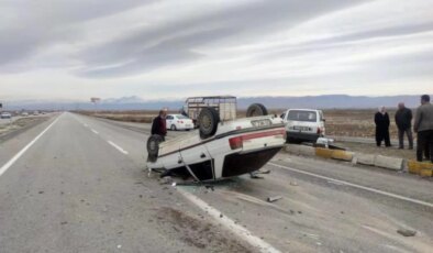 Konya’da iki araba çarpıştı, 8 kişi yaralandı