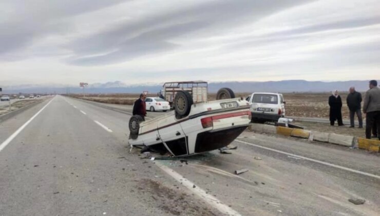 Konya’da iki araba çarpıştı, 8 kişi yaralandı