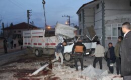 Konya’da küçükbaş hayvan yüklü kamyonet devrildi, 2 kişi hayatını kaybetti