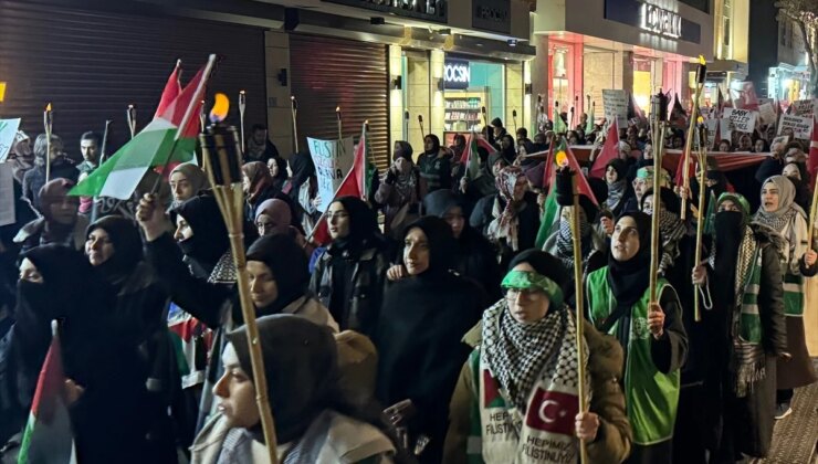 Konya’da şehitler ve Filistin için meşaleli yürüyüş düzenlendi