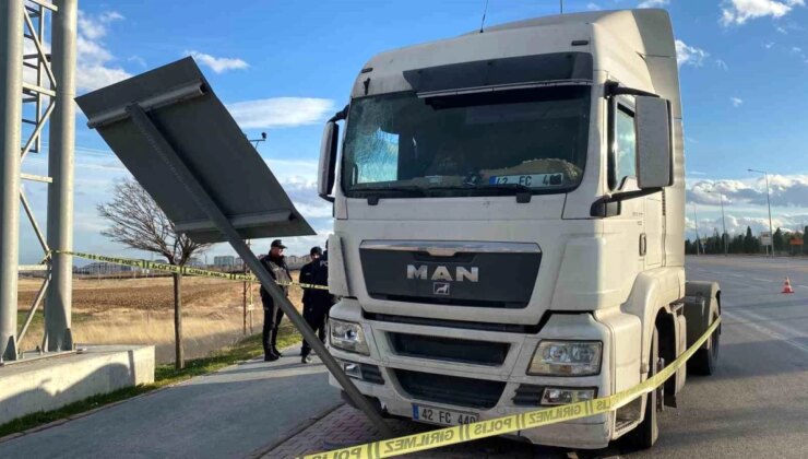 Konya’da Tır Şoförü Tabelanın Başına Çarparak Hayatını Kaybetti