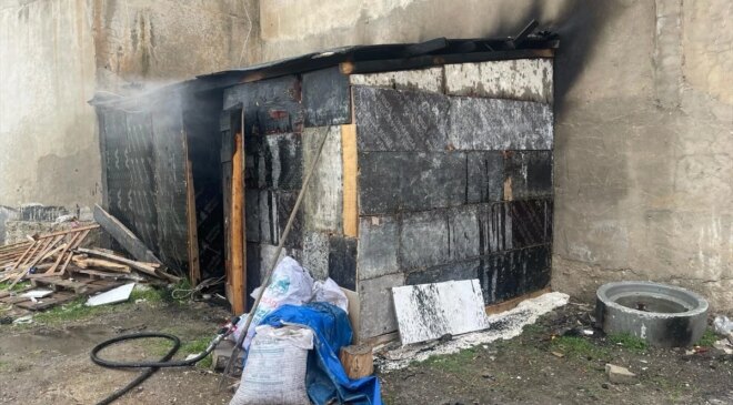 Konya’da apartmanın bitişiğindeki kömürlükte çıkan yangın söndürüldü