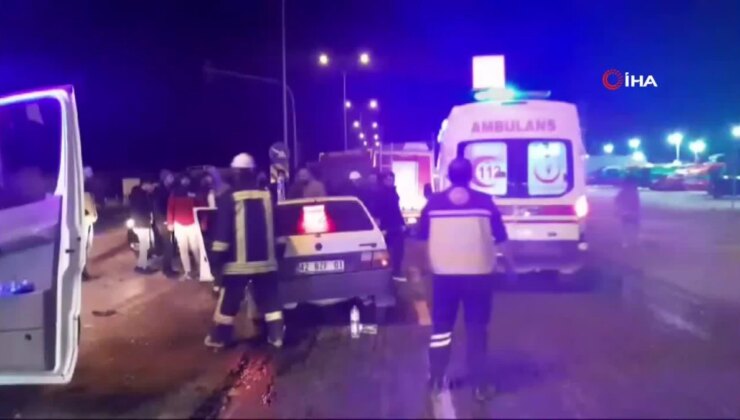 Konya’da araba ile hafif ticari araç çarpıştı: 5 yaralı