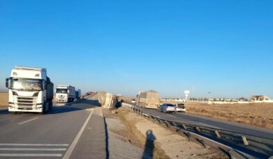 Konya’da Buğday Yüklü Tır Devrildi: 1 Meyyit, 1 Yaralı